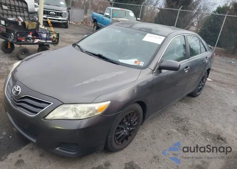 2011 Toyota Camry Le z USA, uszkodzony, nr VIN 4T1BF3EK2BU601517